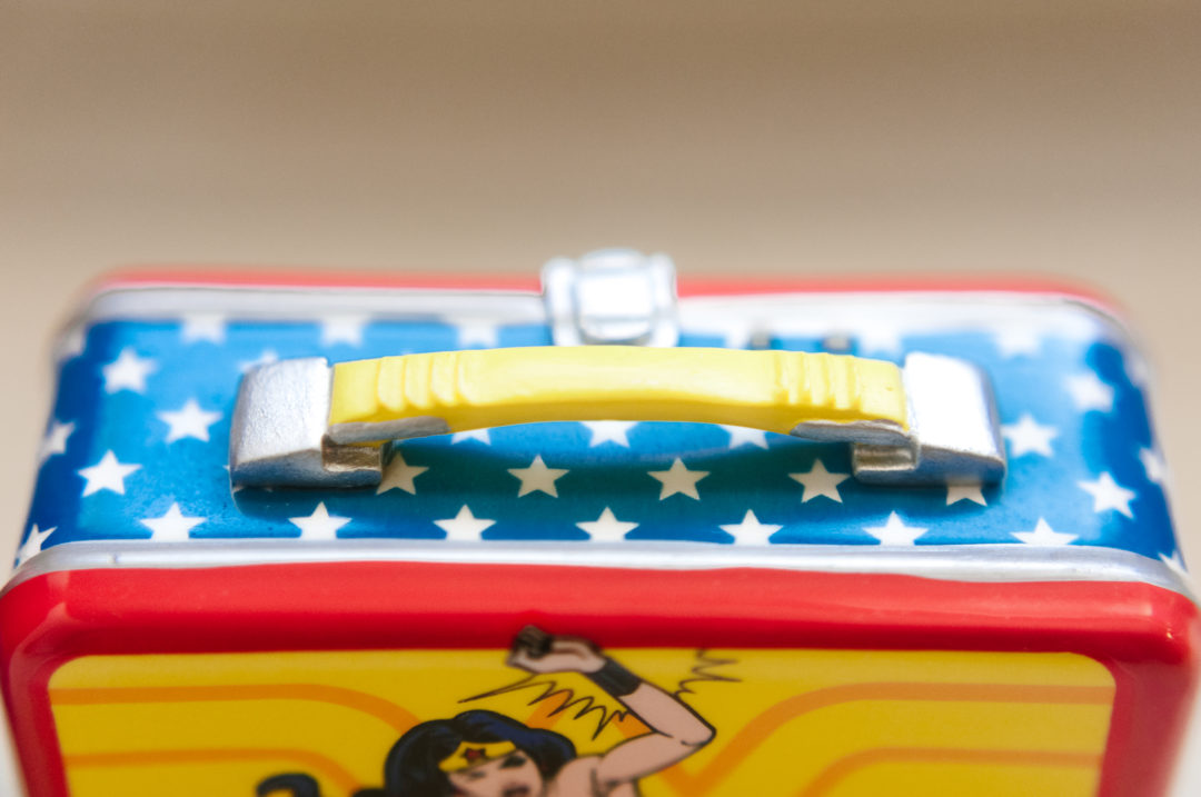 Wonder Woman DC Comics Salt and Pepper Shakers Vandor Lunchtime Thermos and Lunchbox Set (Tin Not Included) - Image 4